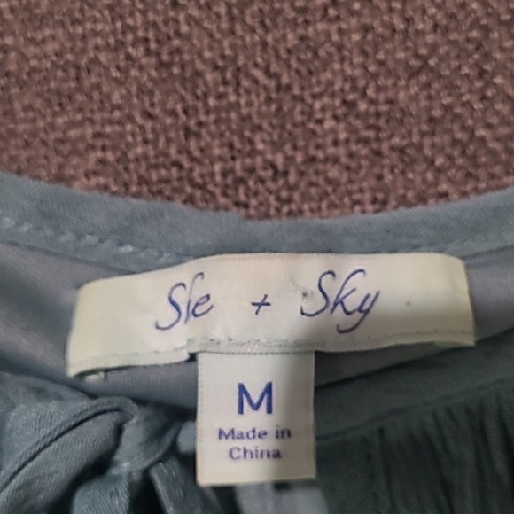 She and Sky‎ cold shoulder summer top - Picture 4 of 4